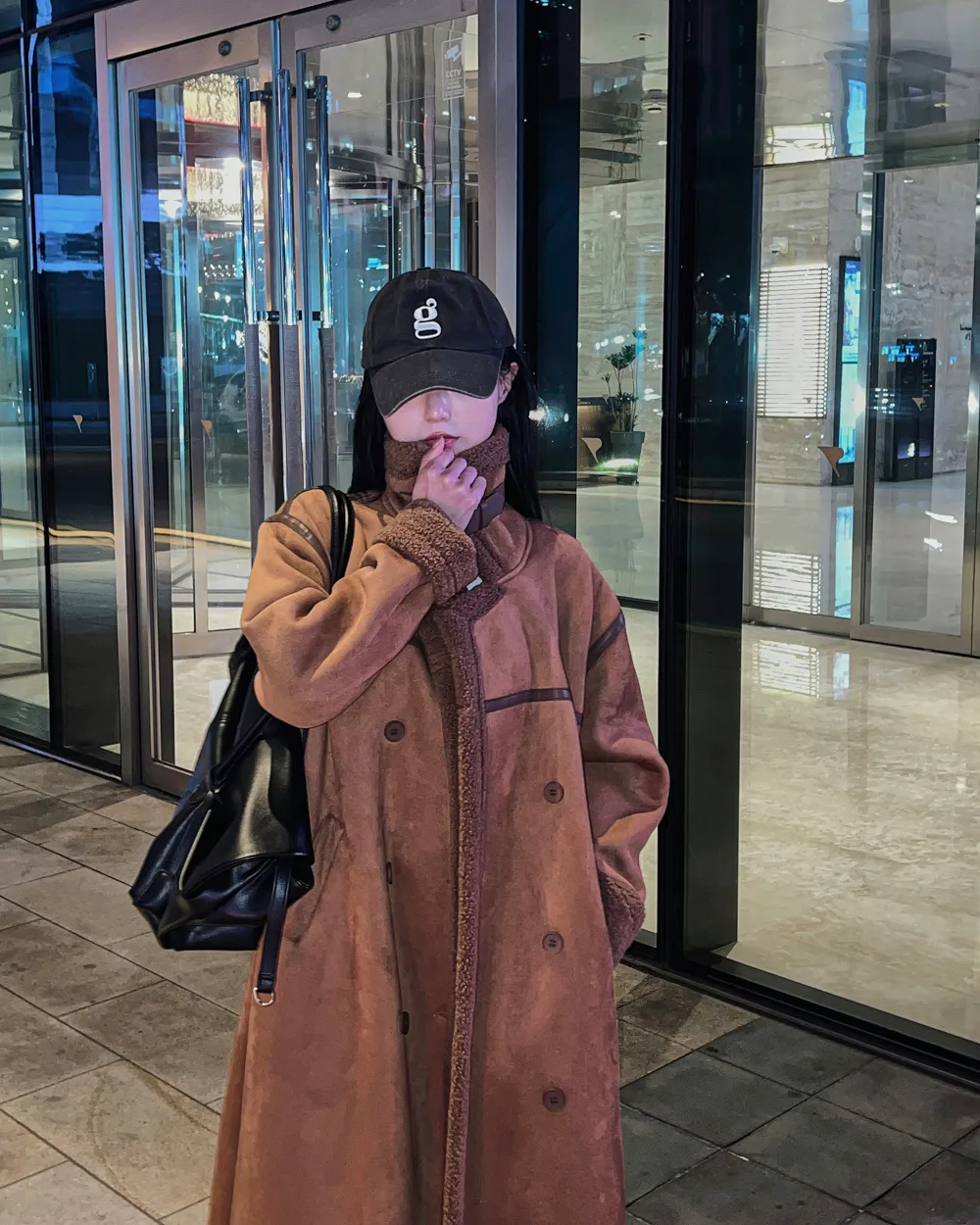 코트 모델 착용 이미지-S2L48