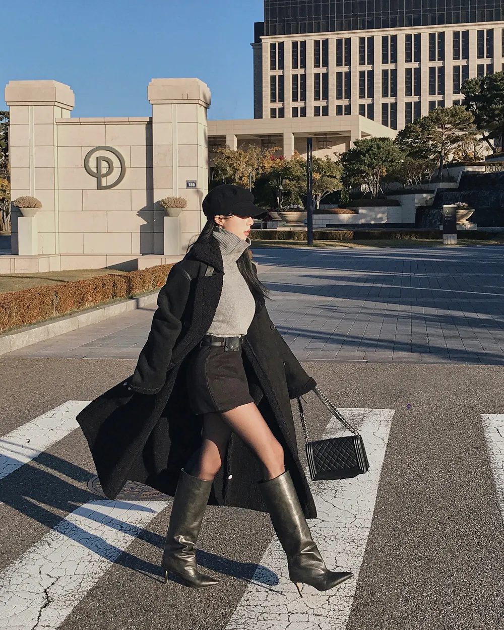 코트 모델 착용 이미지-S2L68