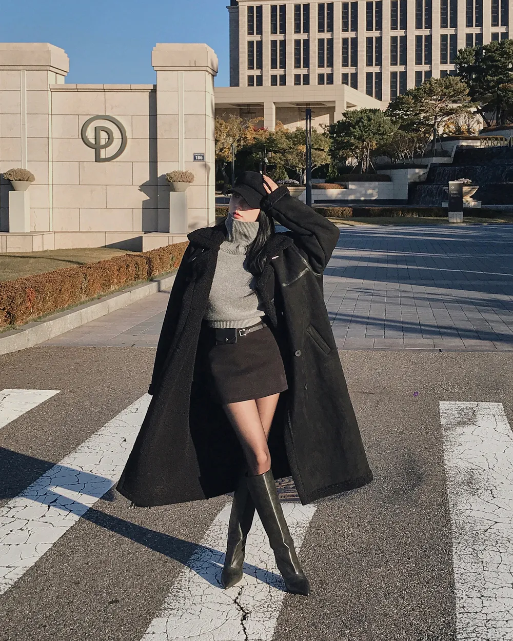 코트 모델 착용 이미지-S2L66