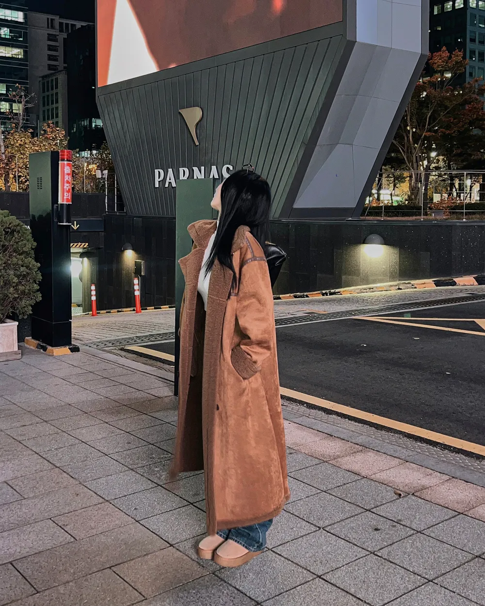 코트 모델 착용 이미지-S2L46