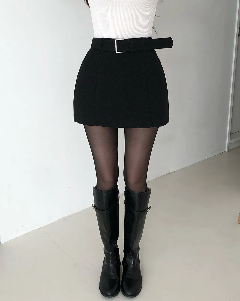 미니 스커트 모델 착용 이미지-S4L12