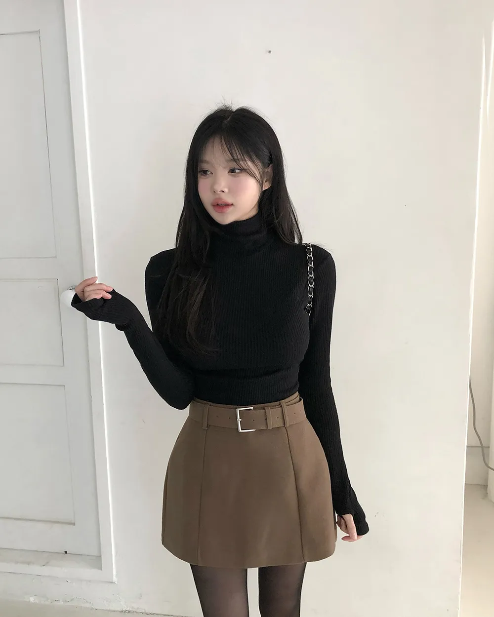 미니 스커트 모델 착용 이미지-S4L8