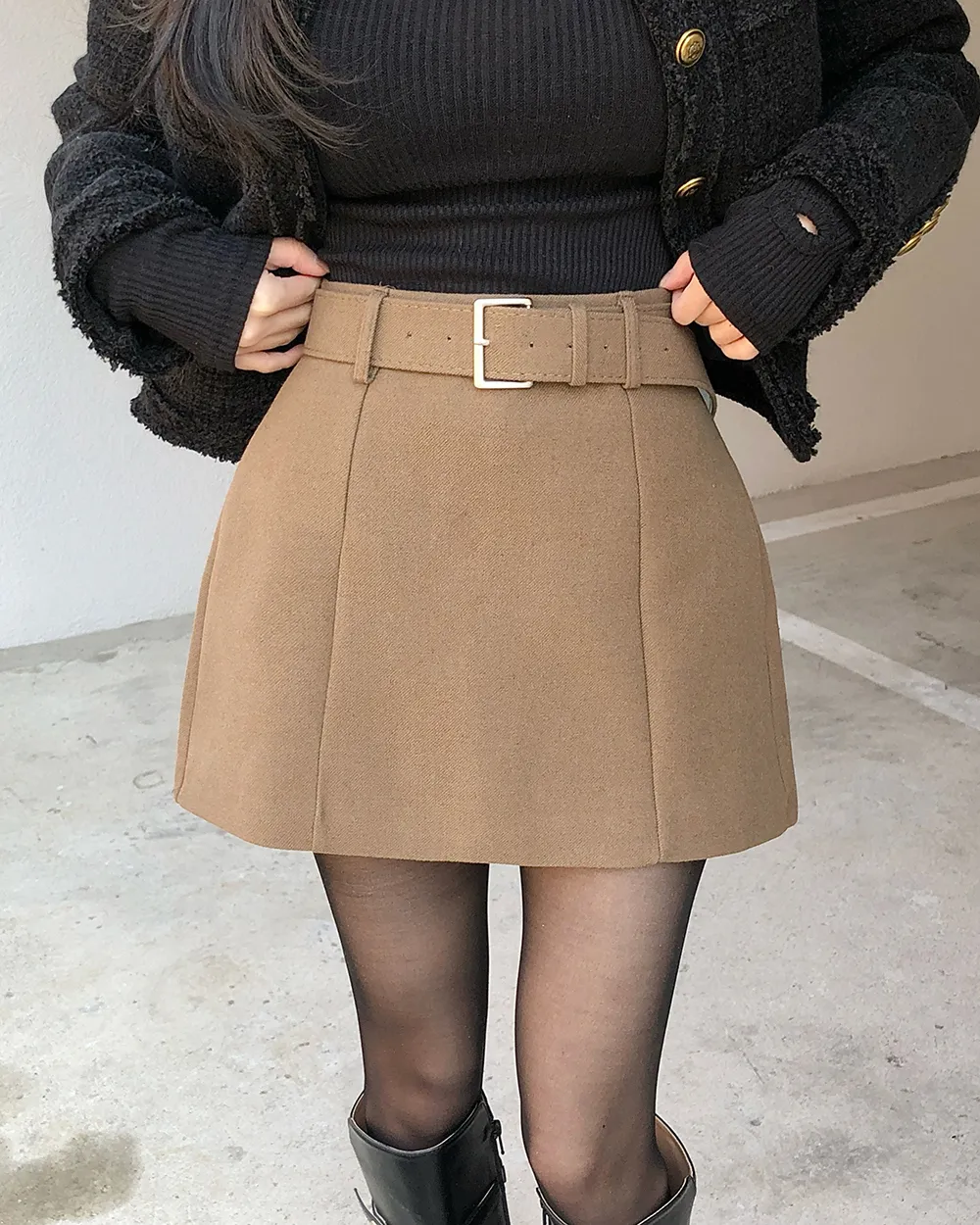 미니 스커트 모델 착용 이미지-S2L3