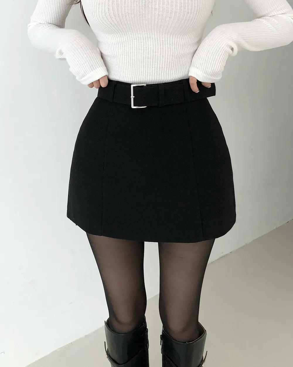 미니 스커트 모델 착용 이미지-S4L10