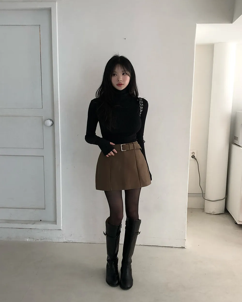 미니 스커트 모델 착용 이미지-S4L2