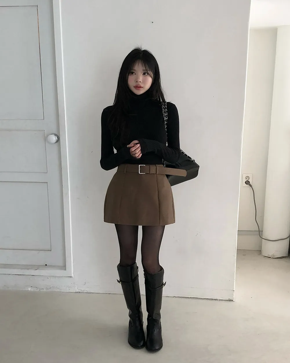 미니 스커트 모델 착용 이미지-S4L3