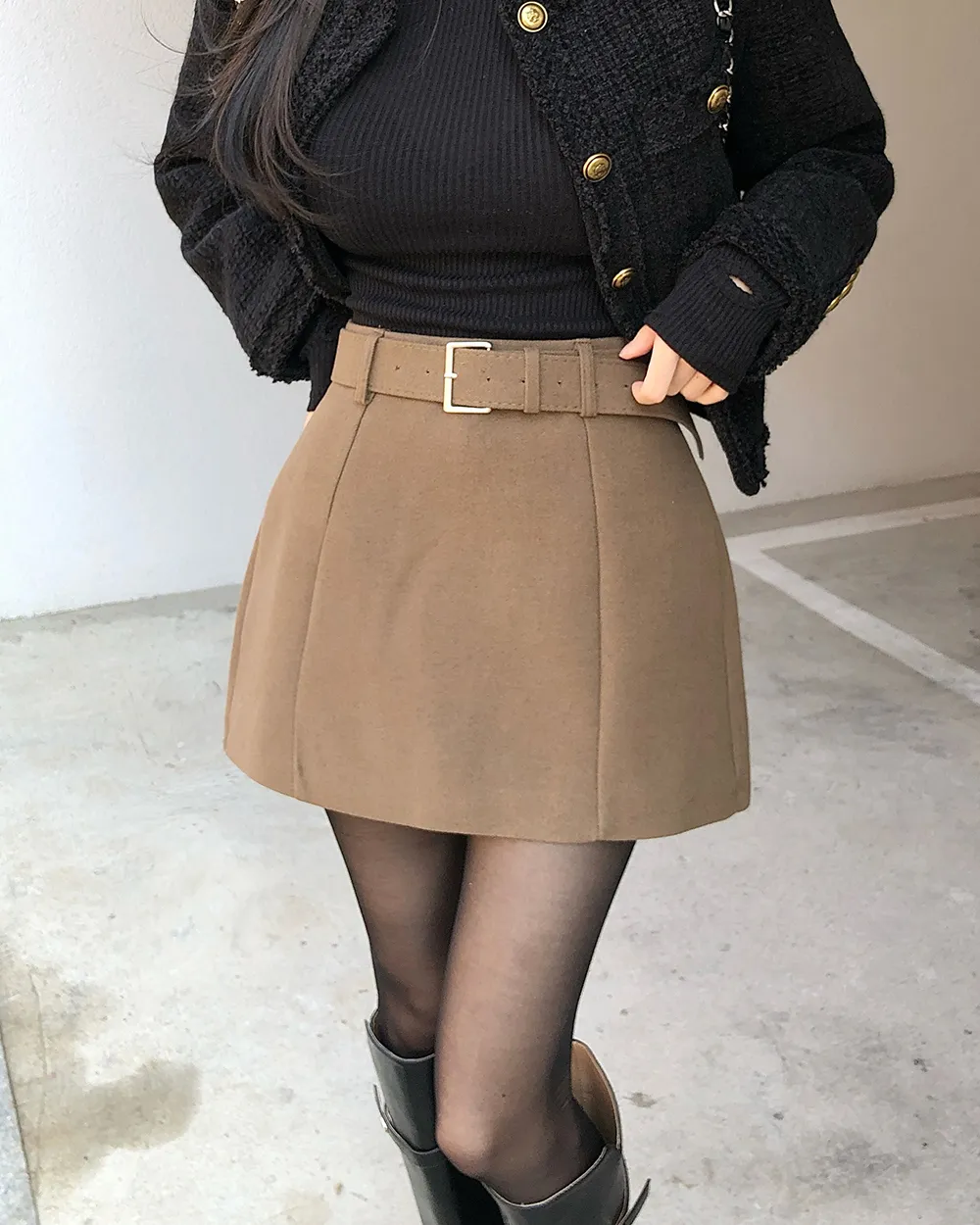 미니 스커트 모델 착용 이미지-S2L10