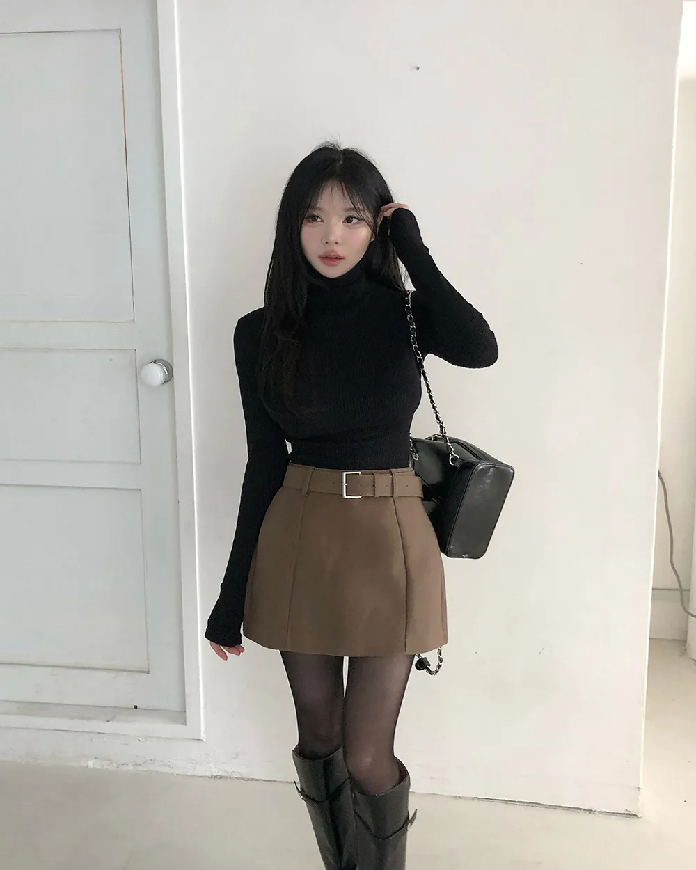 미니 스커트 모델 착용 이미지-S4L9