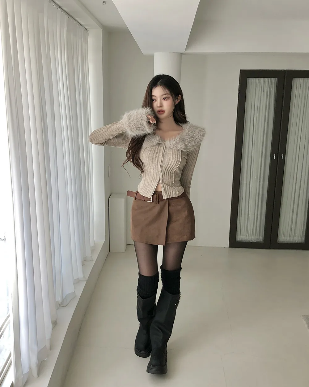 미니 스커트 모델 착용 이미지-S2L11