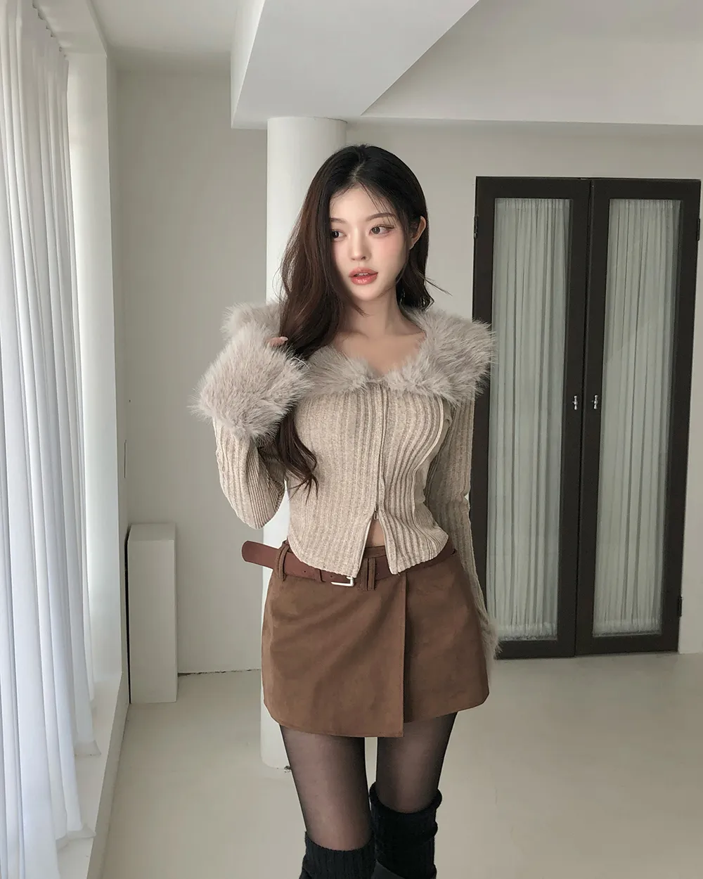 미니 스커트 모델 착용 이미지-S2L10