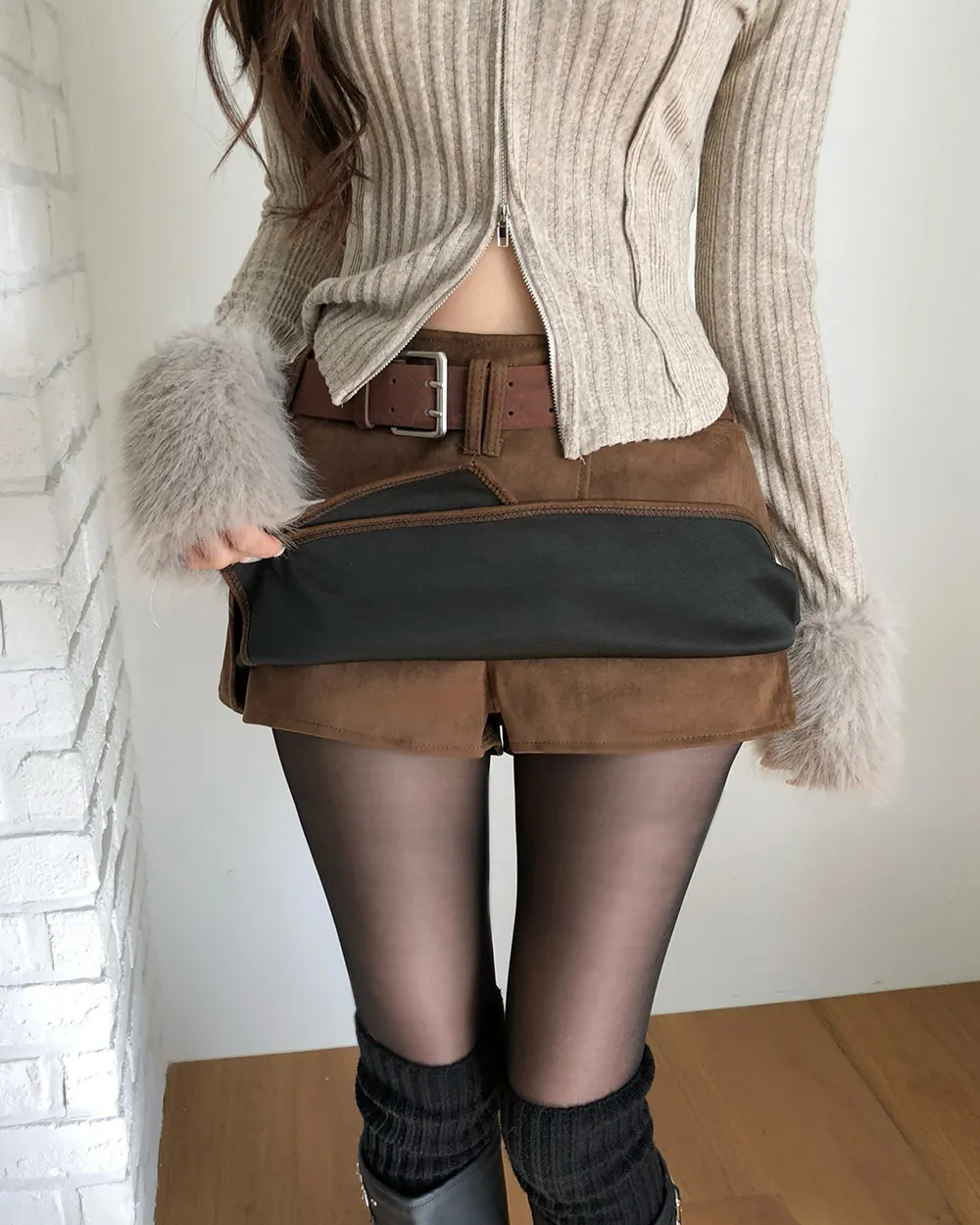 미니 스커트 모델 착용 이미지-S2L5