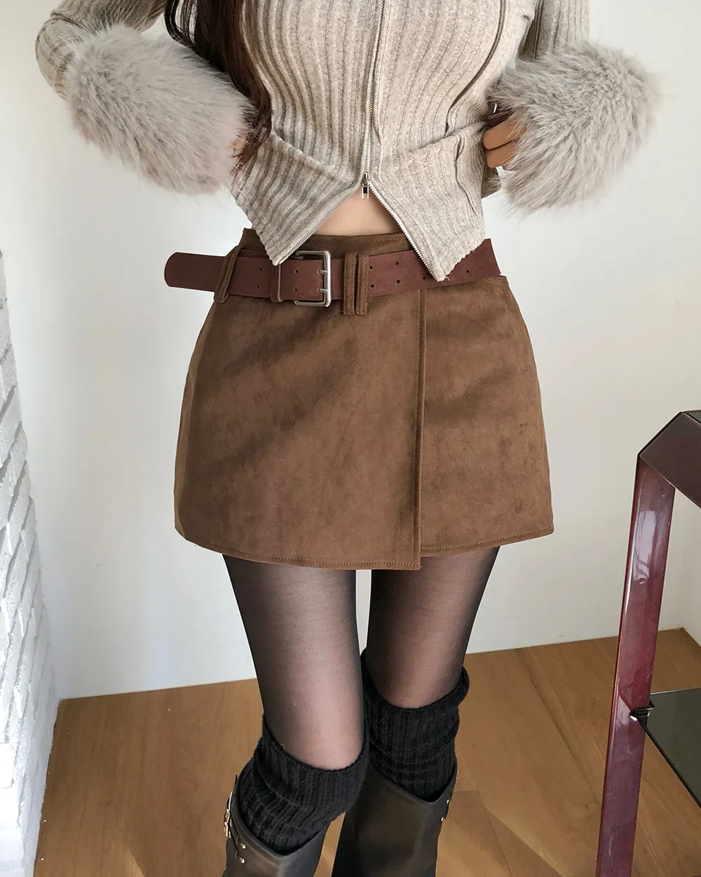 미니 스커트 모델 착용 이미지-S2L6