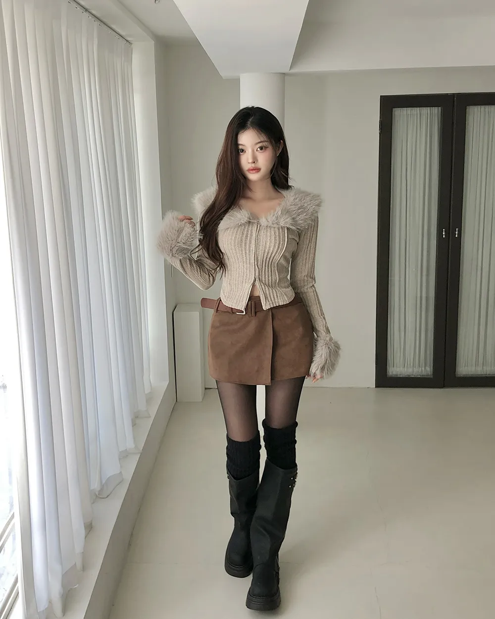 미니 스커트 모델 착용 이미지-S2L12