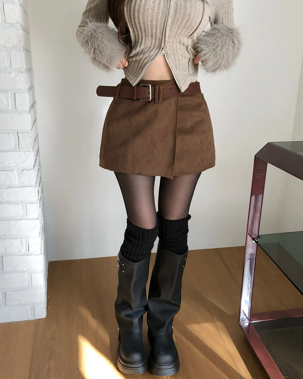 미니 스커트 모델 착용 이미지-S2L3