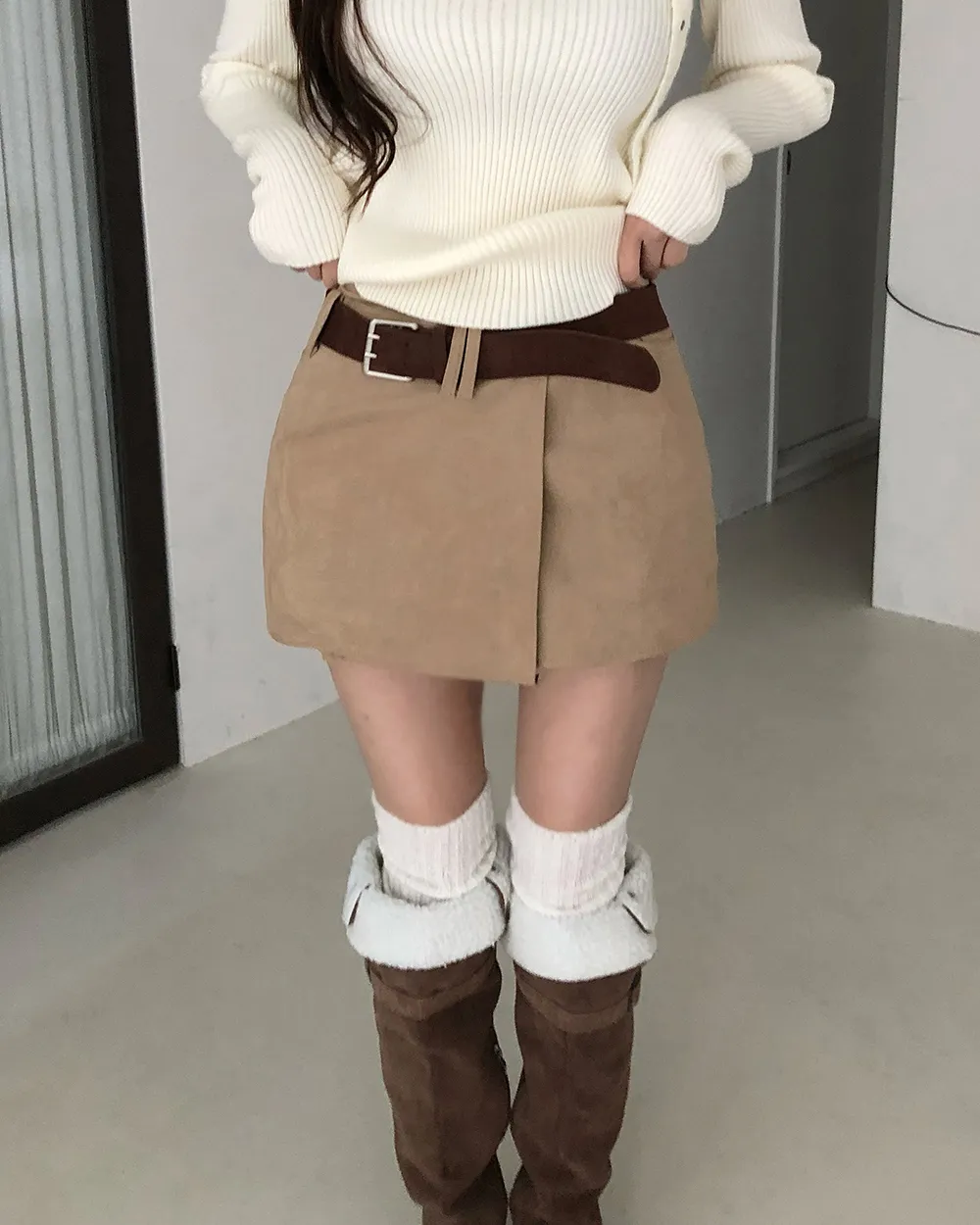 미니 스커트 모델 착용 이미지-S3L4