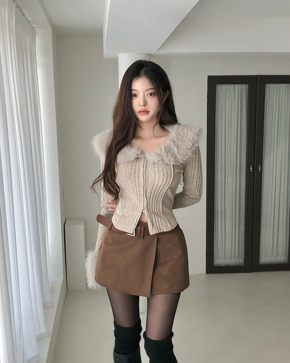 미니 스커트 모델 착용 이미지-S2L14