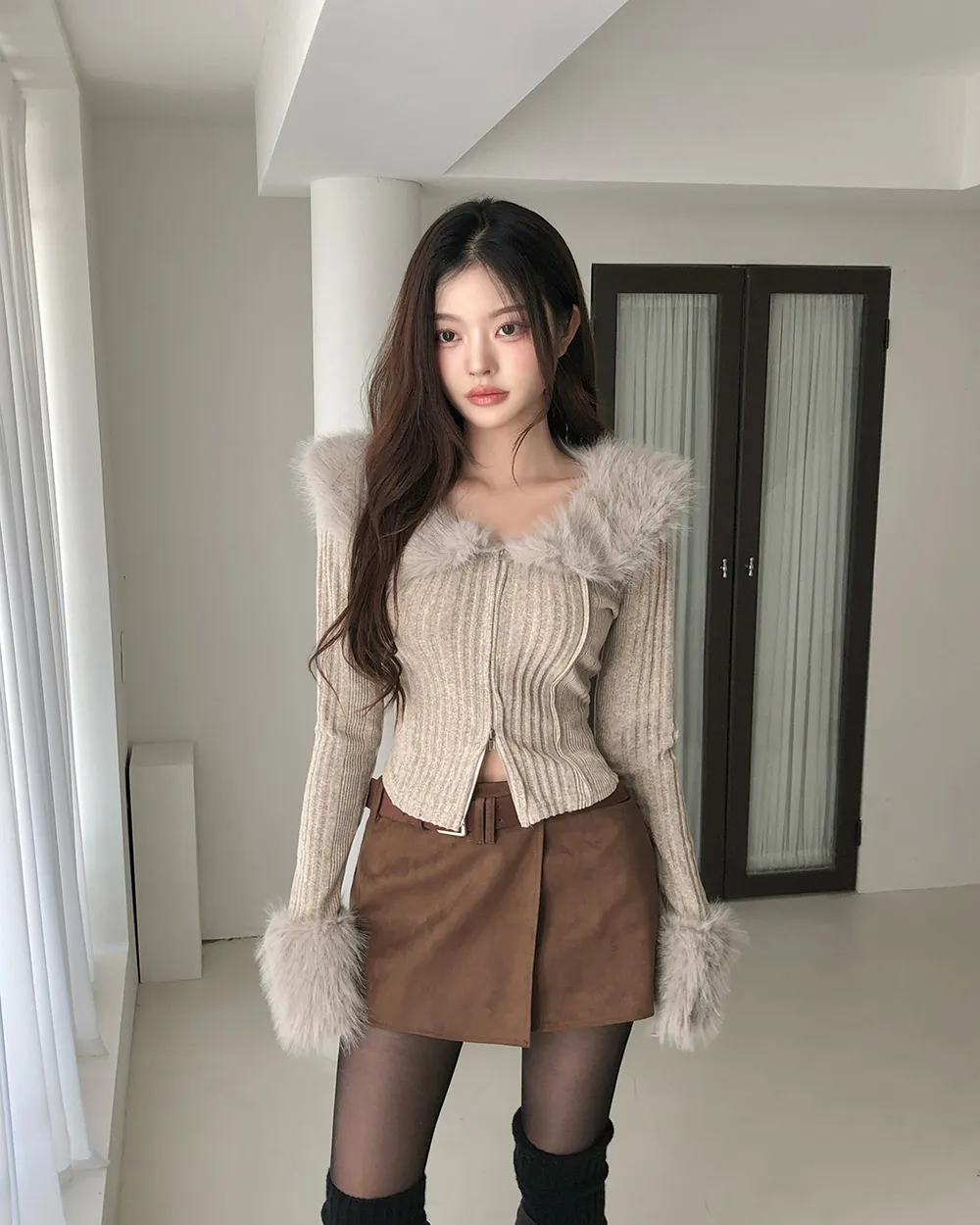 미니 스커트 모델 착용 이미지-S2L15