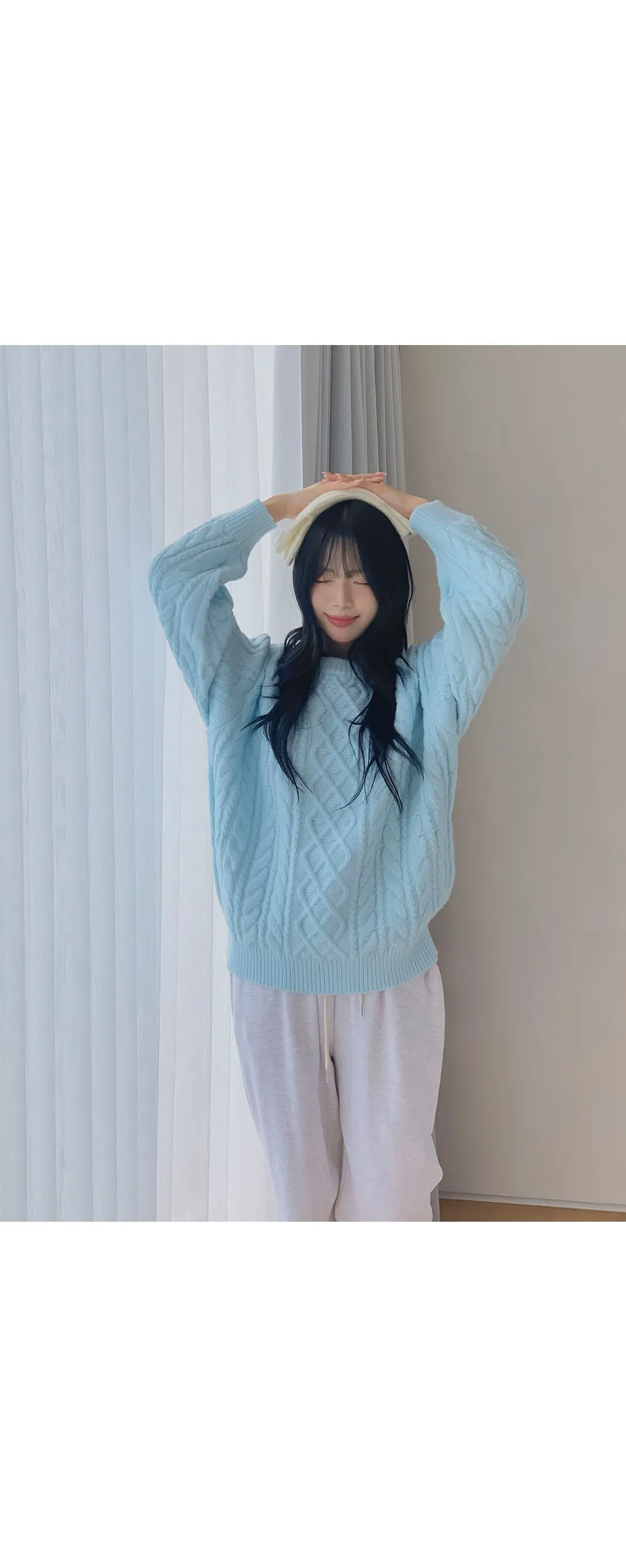 리오나 라운드넥 오버핏 피셔 긴팔니트티