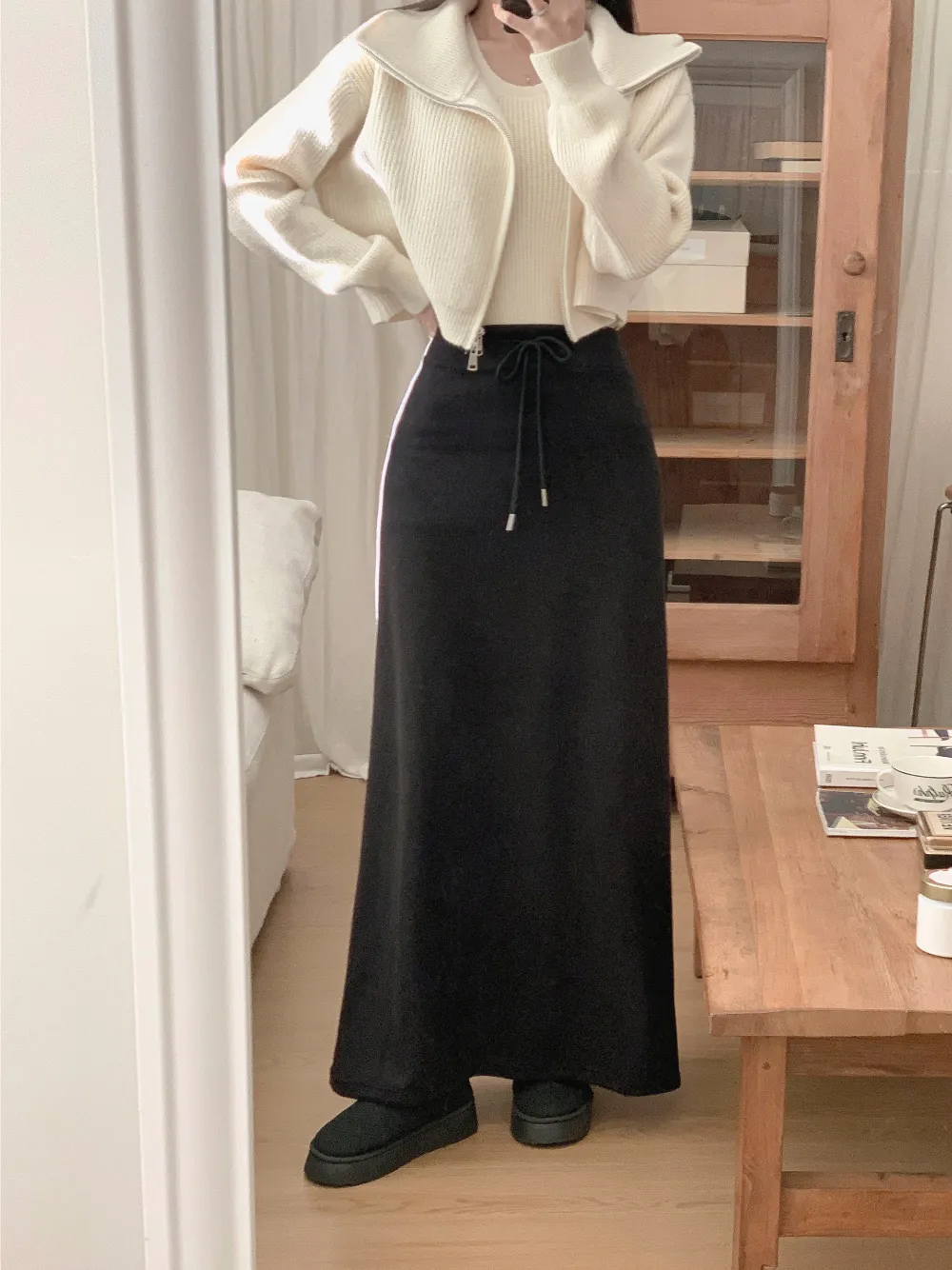 롱 스커트 모델 착용 이미지-S3L2