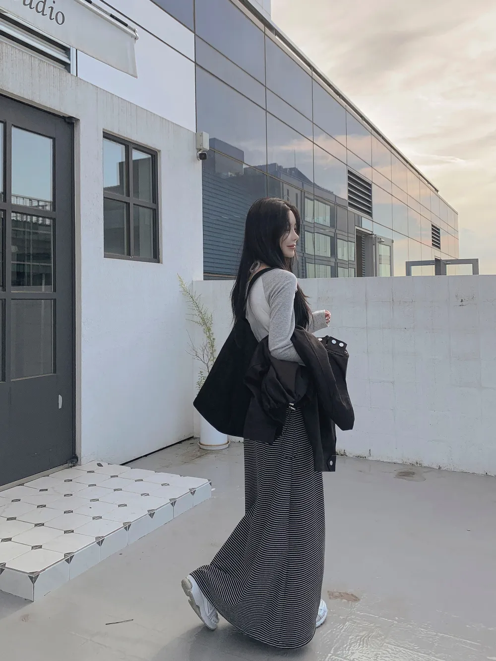 롱 스커트 모델 착용 이미지-S1L29