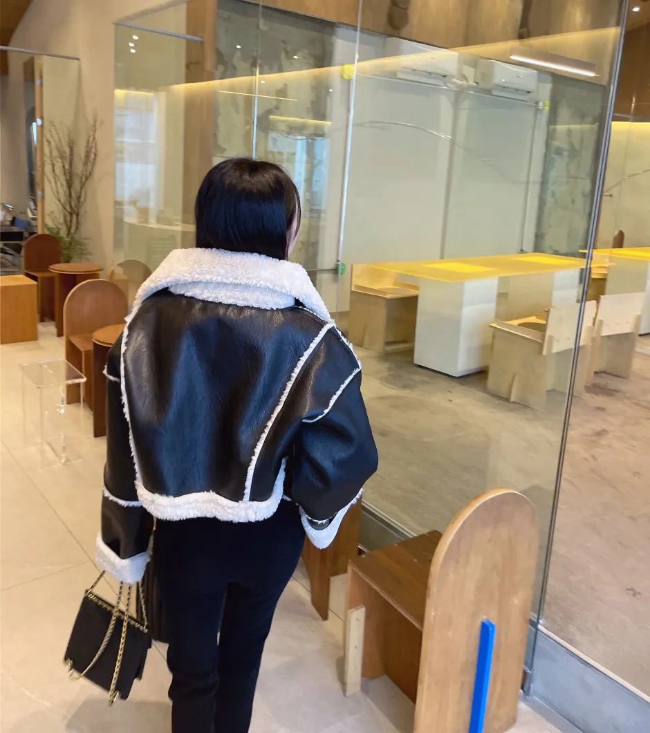 재킷 모델 착용 이미지-S1L8