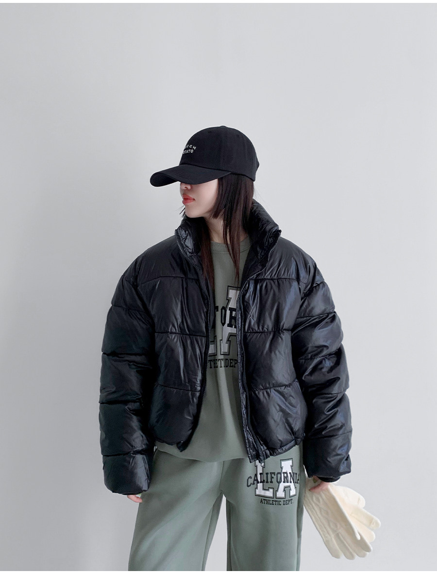 RADIANT クロップドダウンジャケット ブラック PRADA》Re-Nylonクロップドダウンジャケット (PRADA/ダウンジャケット