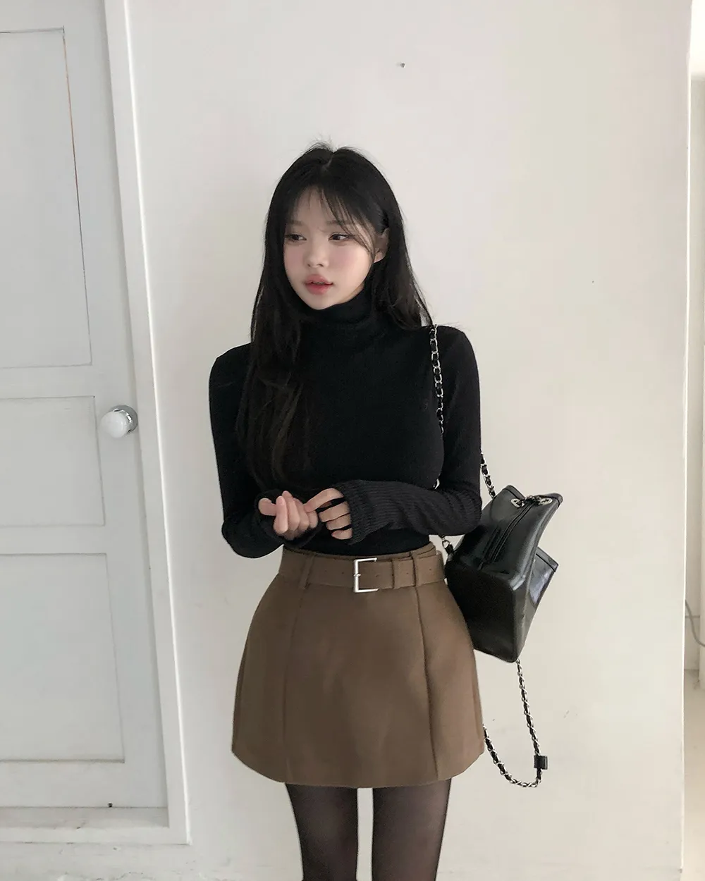 긴팔 티셔츠 모델 착용 이미지-S2L10