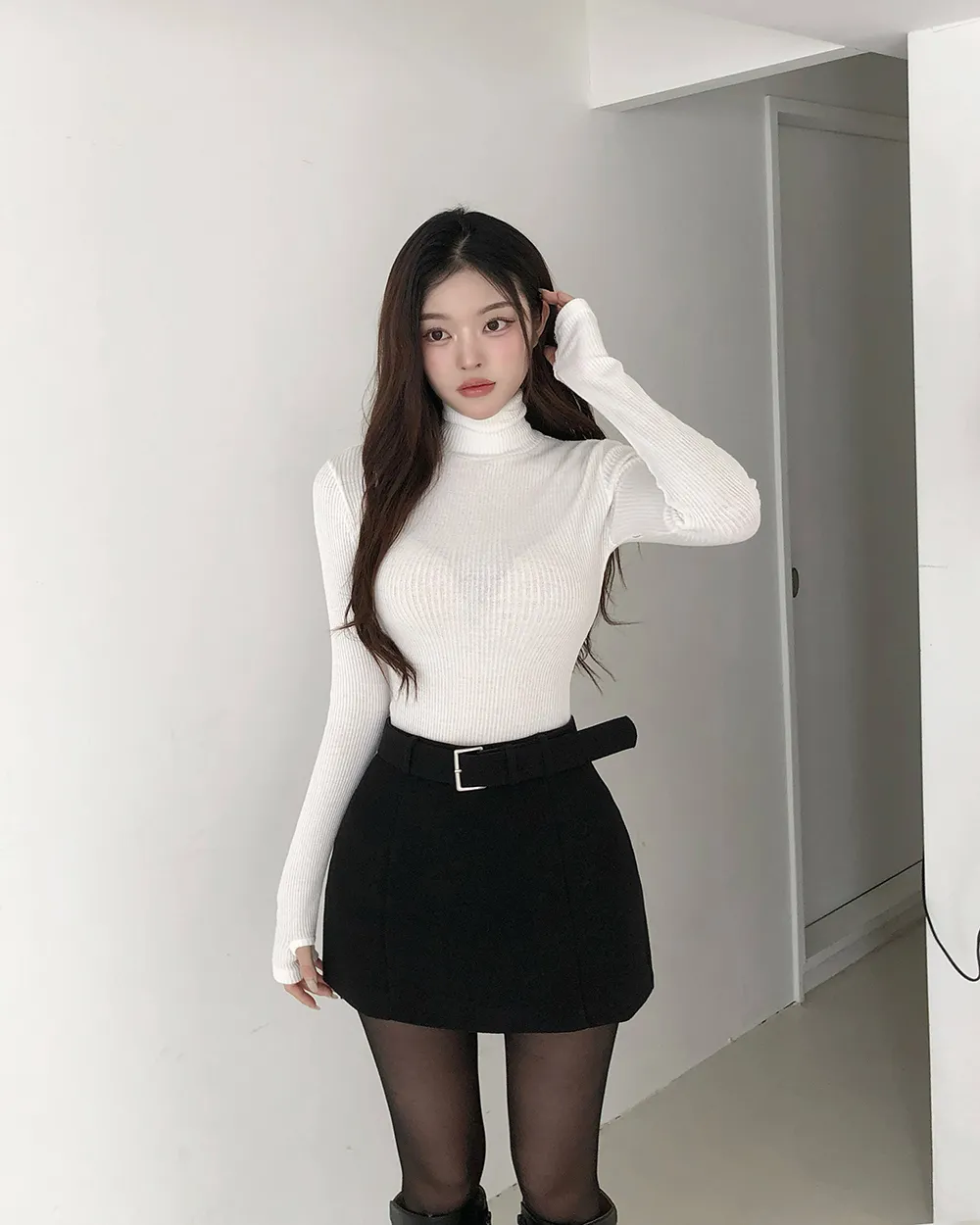 긴팔 티셔츠 모델 착용 이미지-S2L7