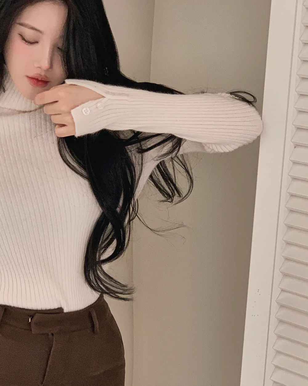 긴팔 티셔츠 모델 착용 이미지-S1L84