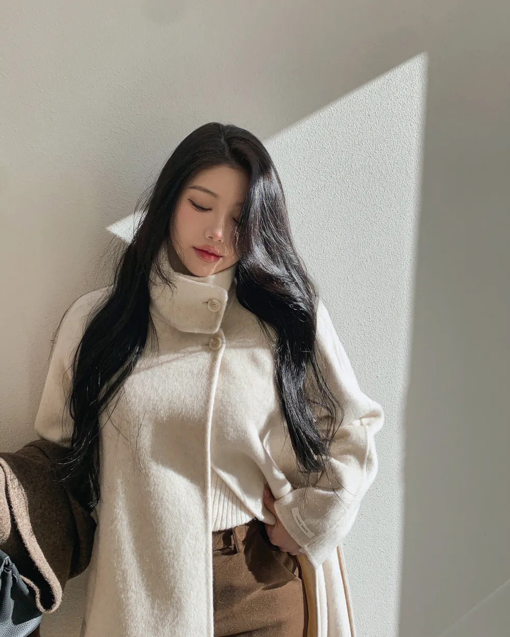 긴팔 티셔츠 모델 착용 이미지-S3L13