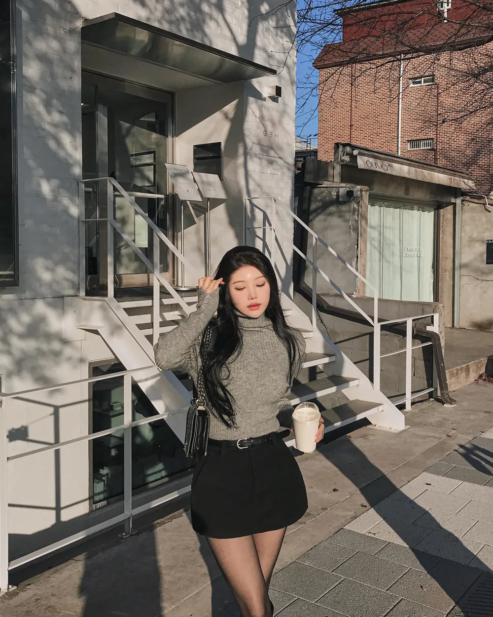 긴팔 티셔츠 모델 착용 이미지-S1L59