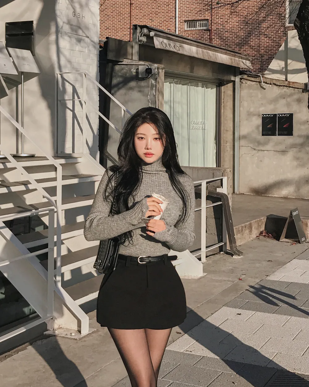 긴팔 티셔츠 모델 착용 이미지-S1L48