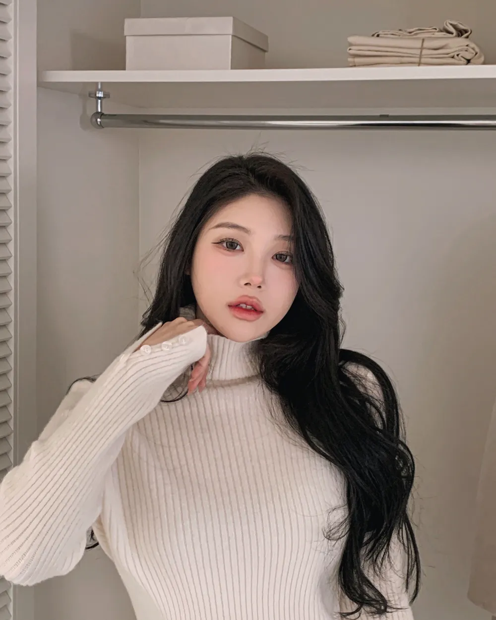 긴팔 티셔츠 모델 착용 이미지-S1L79