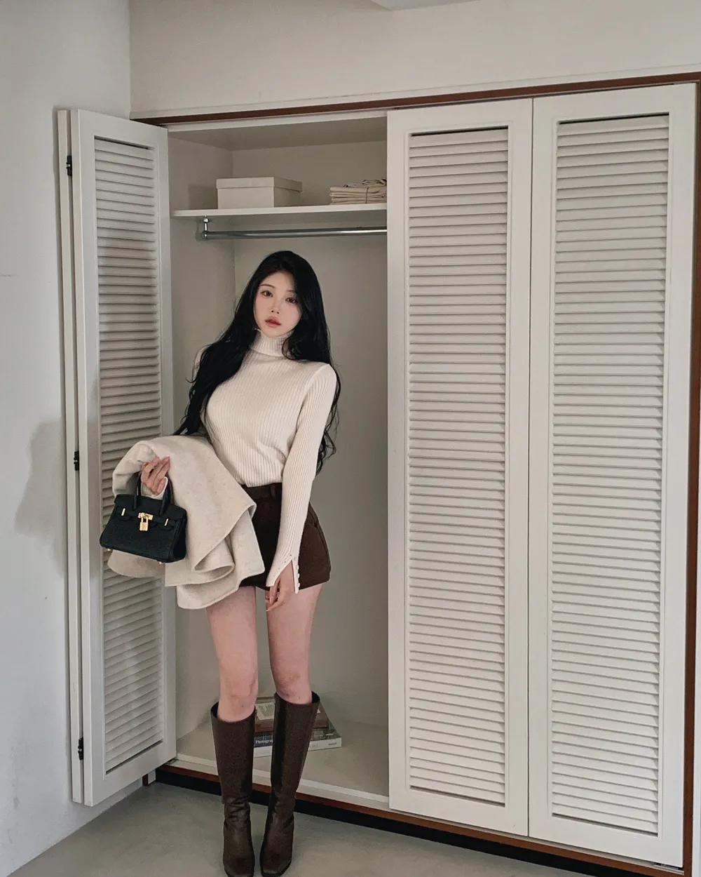 긴팔 티셔츠 모델 착용 이미지-S1L77