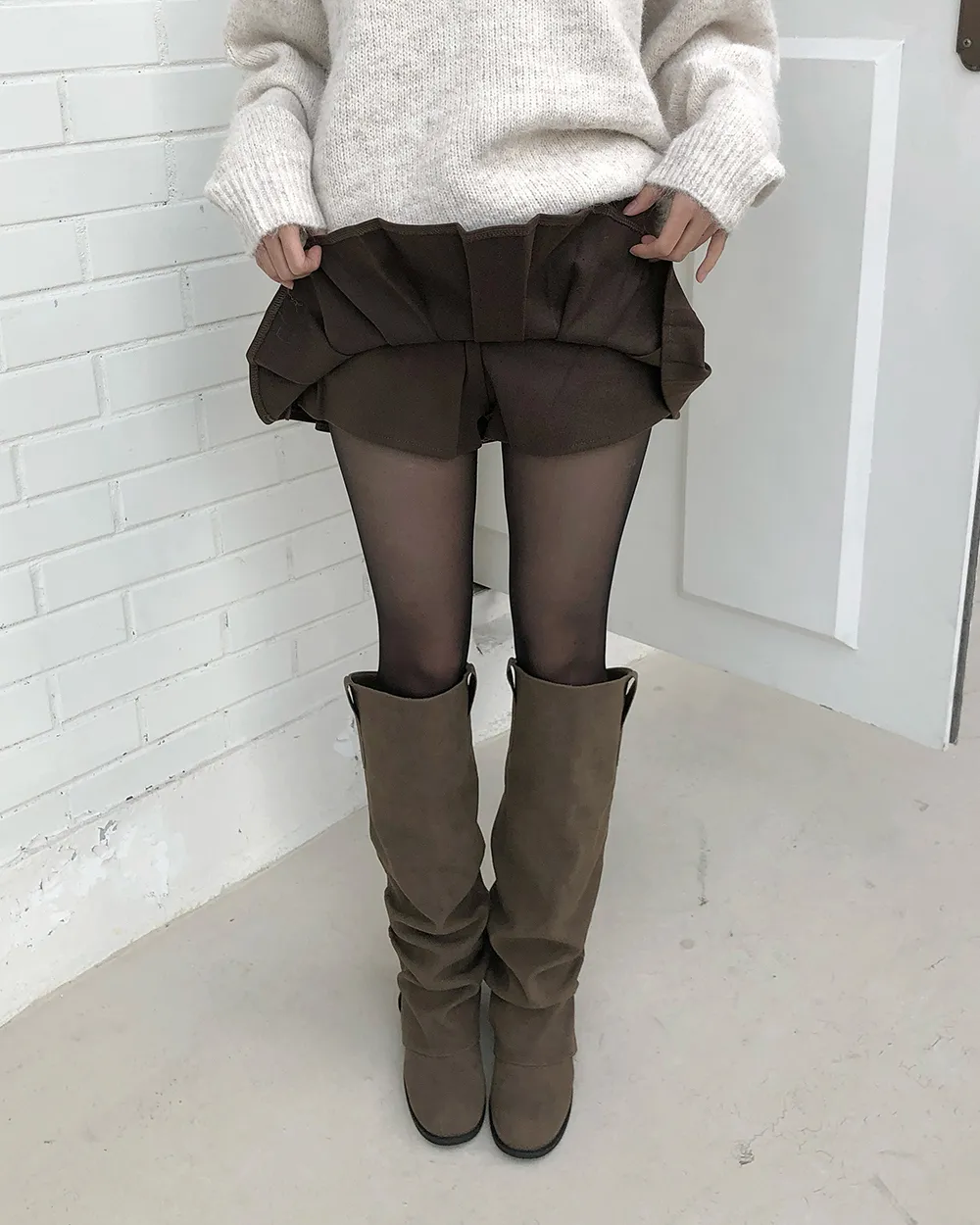 미니 스커트 모델 착용 이미지-S2L5