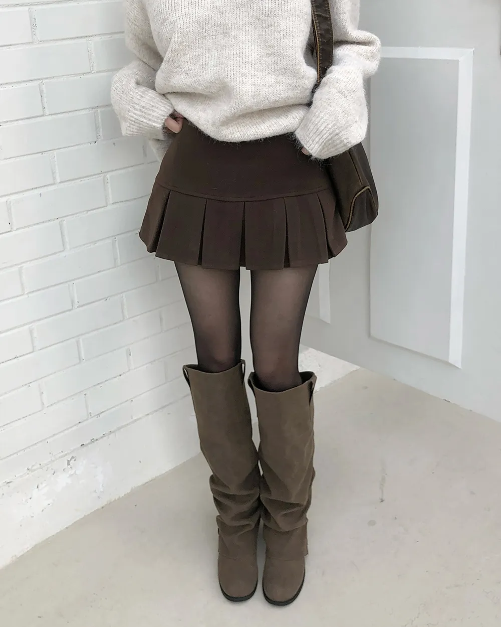미니 스커트 모델 착용 이미지-S2L6