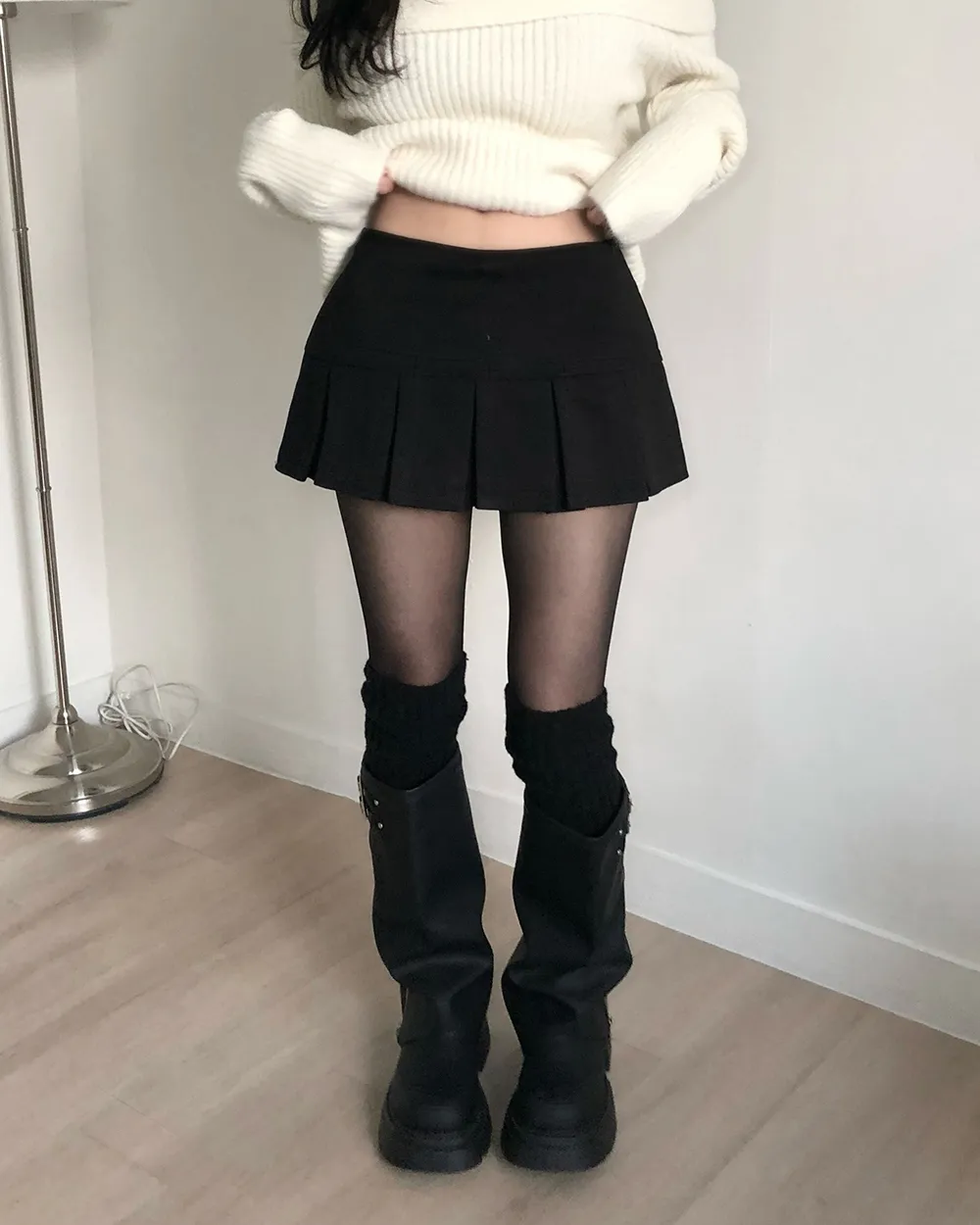 미니 스커트 모델 착용 이미지-S2L37