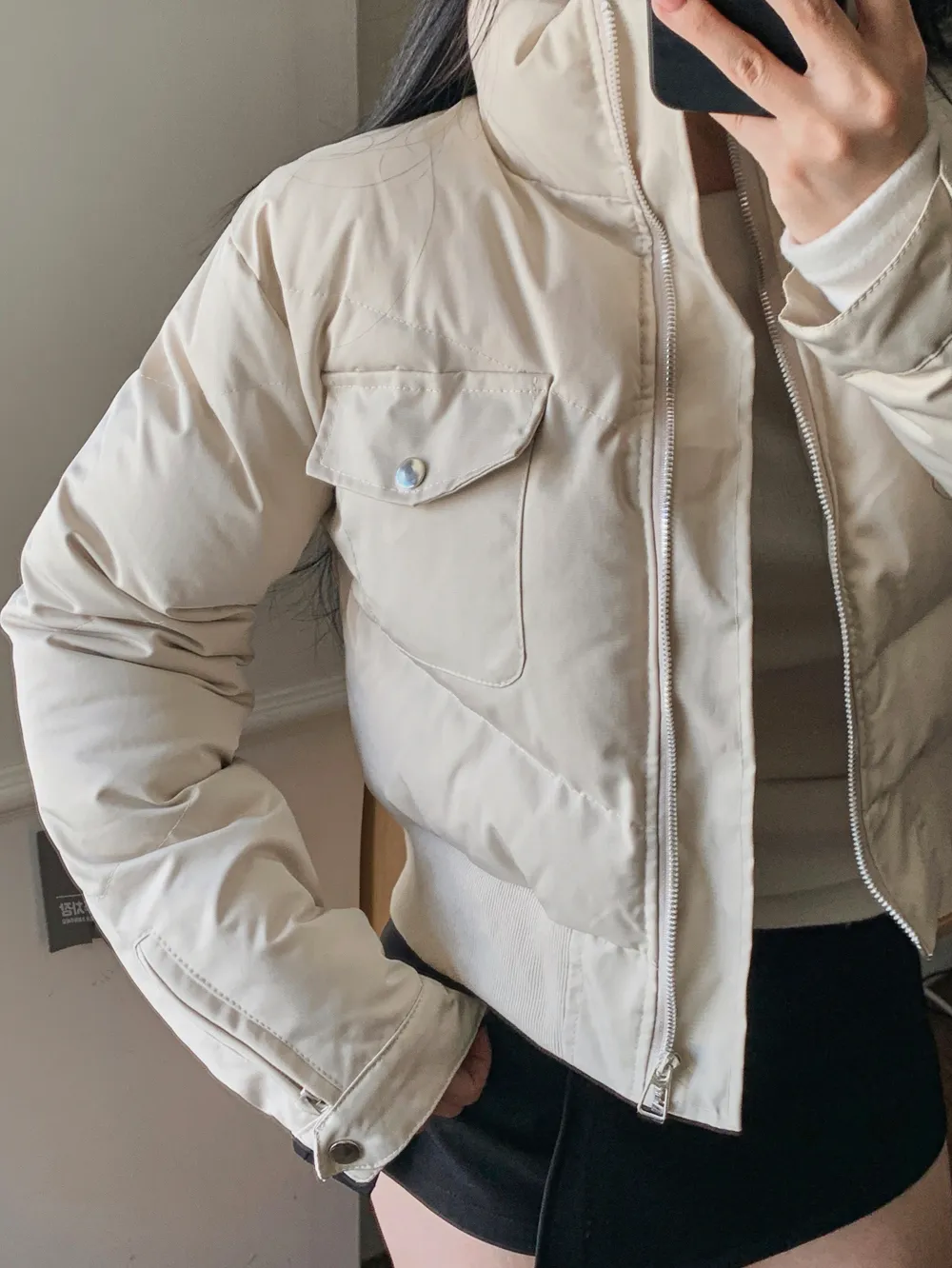 패딩 모델 착용 이미지-S1L77