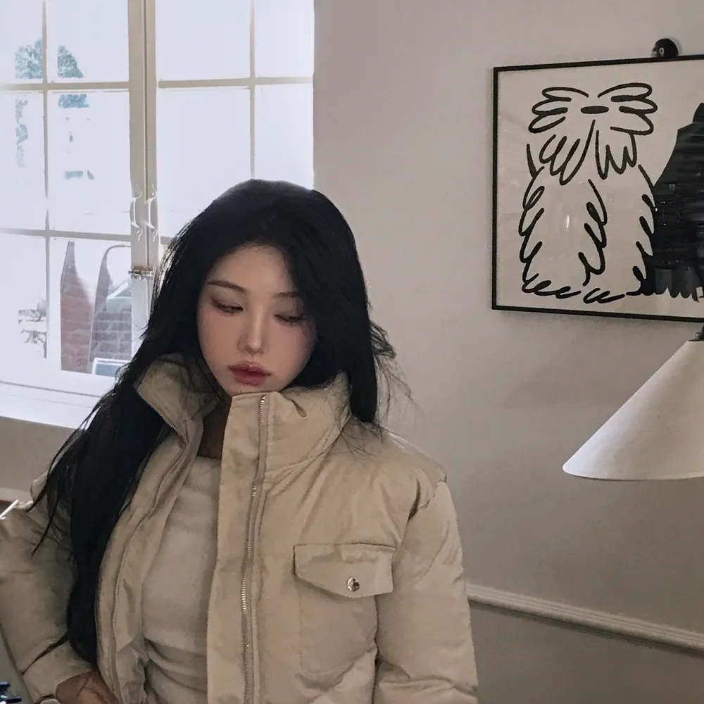 패딩 모델 착용 이미지-S1L74