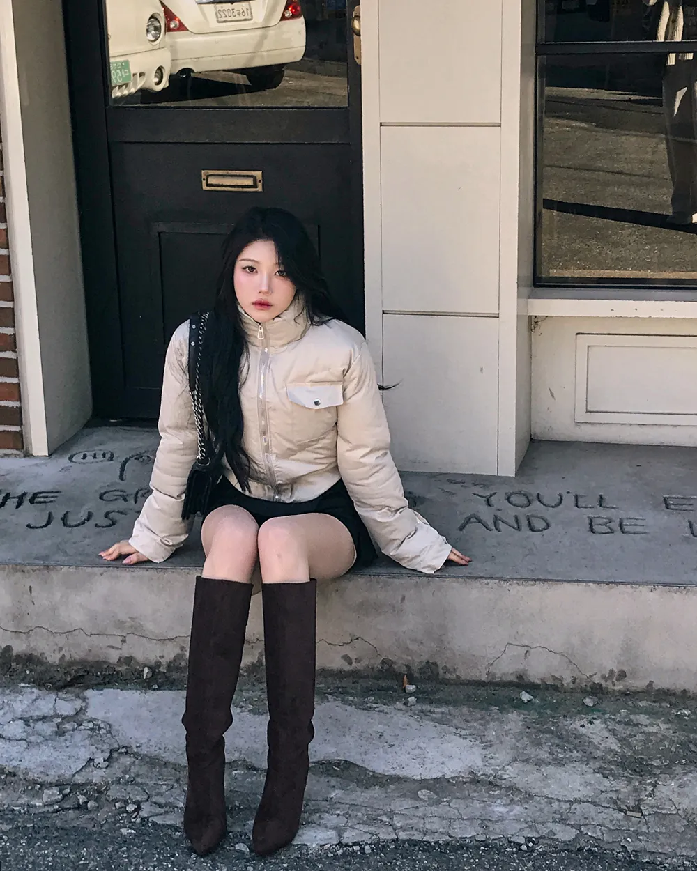 패딩 모델 착용 이미지-S1L70