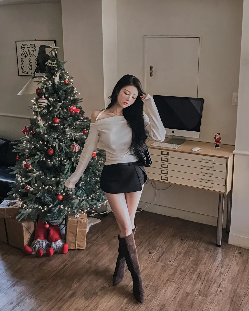 패딩 모델 착용 이미지-S1L93