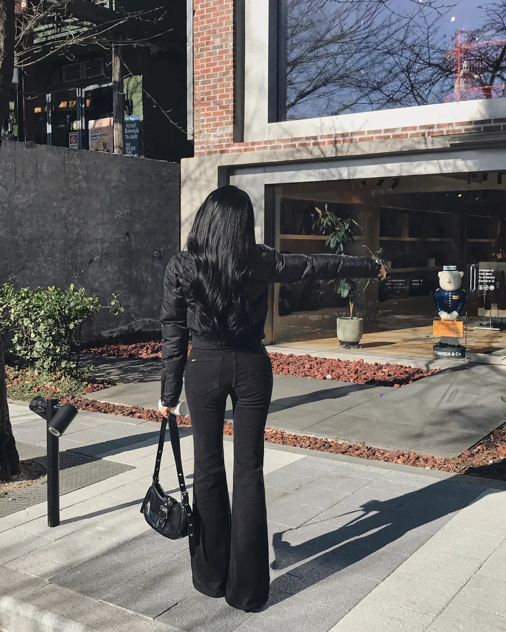 패딩 모델 착용 이미지-S1L99