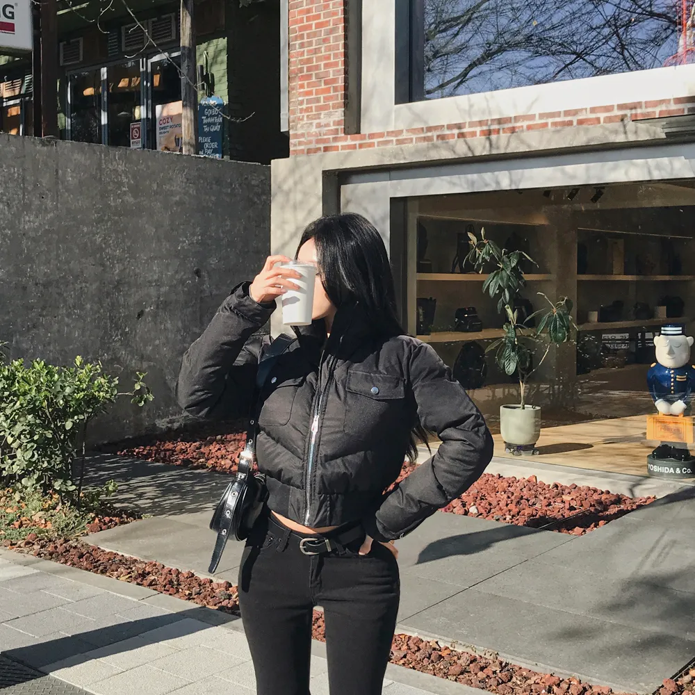 패딩 모델 착용 이미지-S1L56