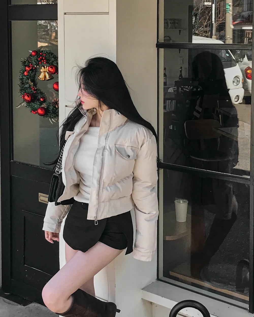 패딩 모델 착용 이미지-S1L42