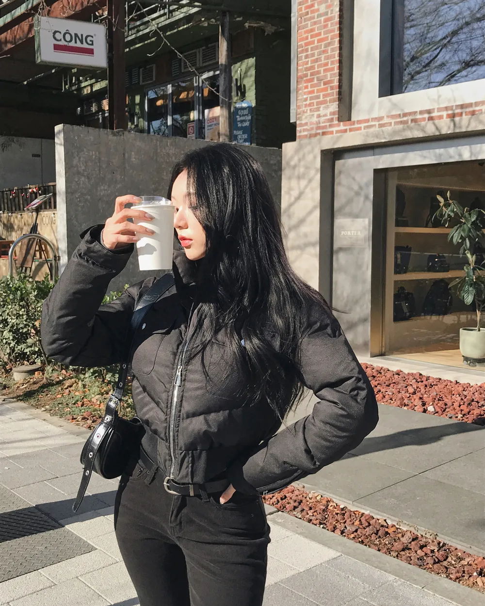 패딩 모델 착용 이미지-S1L98