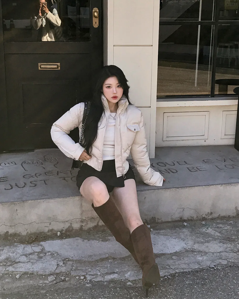 패딩 모델 착용 이미지-S1L71