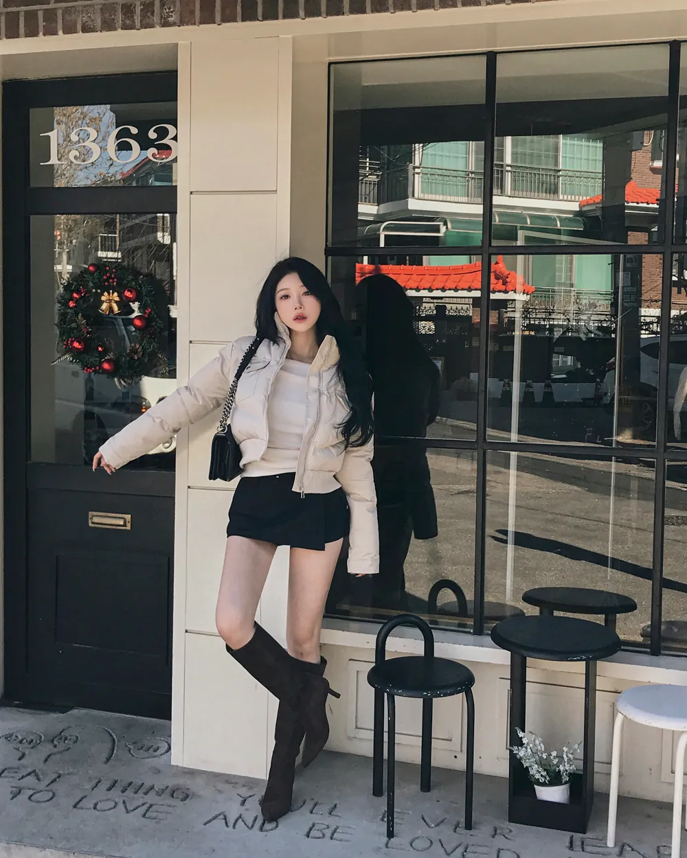 패딩 모델 착용 이미지-S1L94