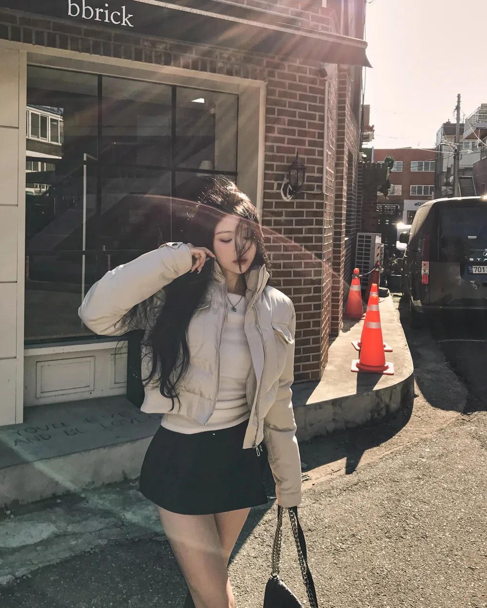 패딩 모델 착용 이미지-S1L66