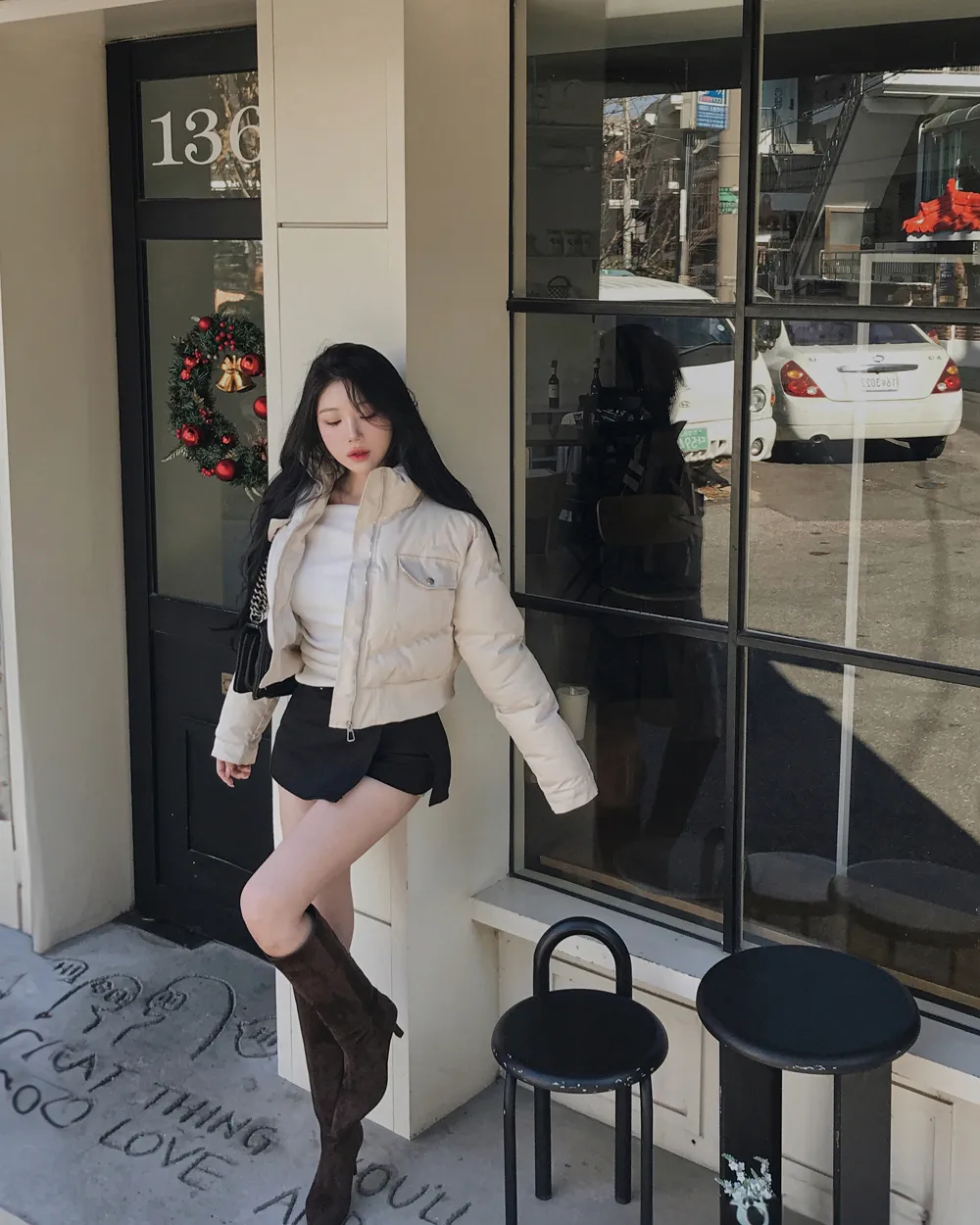 패딩 모델 착용 이미지-S1L58