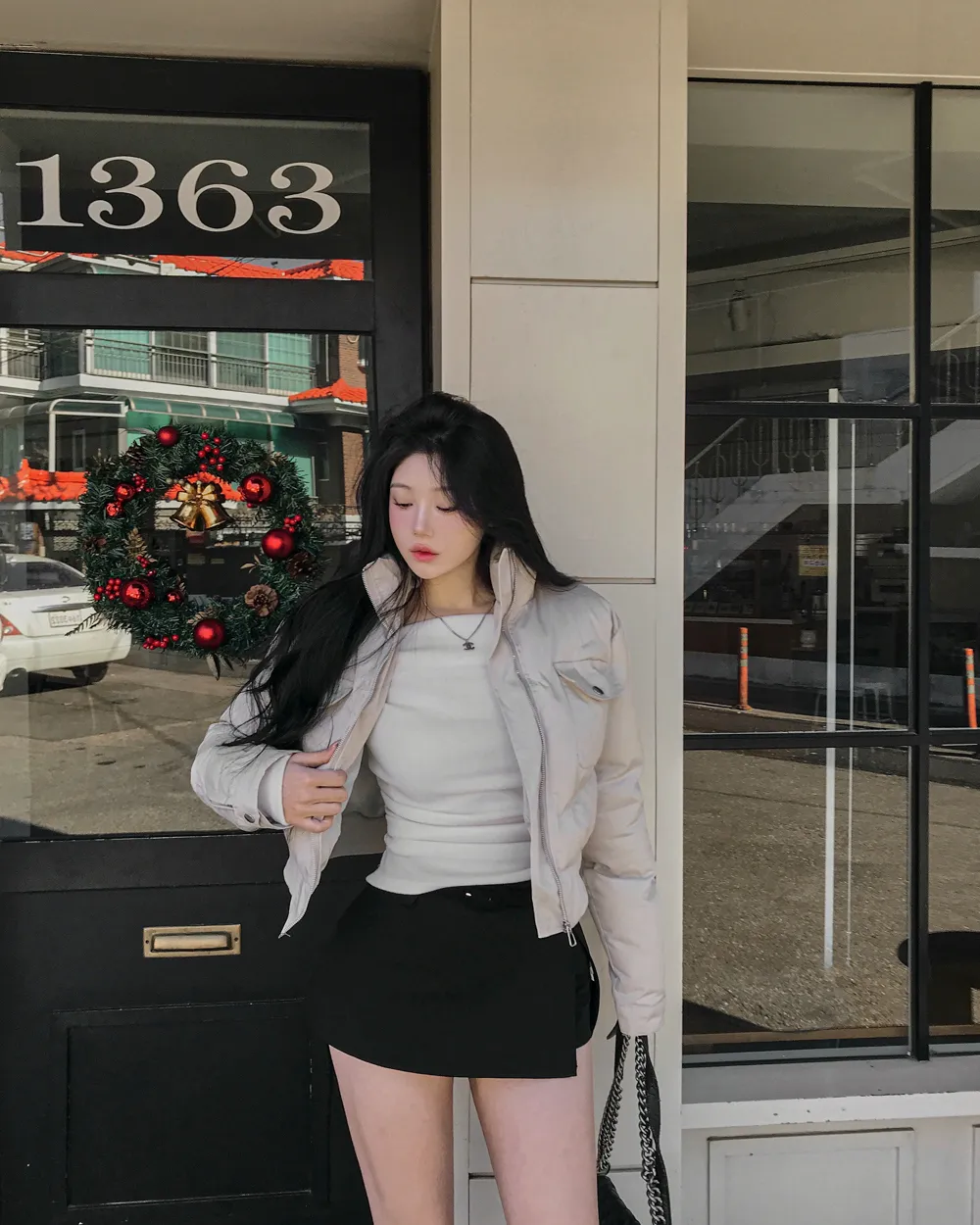 패딩 모델 착용 이미지-S1L44